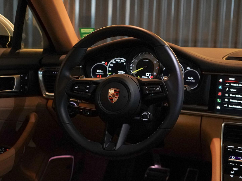 Foto do veículo PORSCHE PANAMERA 4 E-HYBRID 2023 10.479 KM 658.900,00