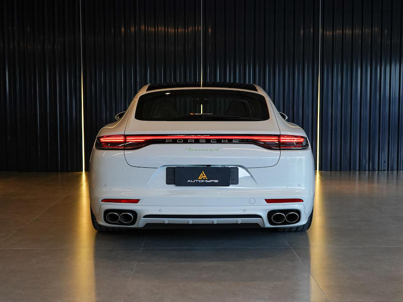 Foto do veículo PORSCHE PANAMERA 4 E-HYBRID 2023 10.479 KM 658.900,00