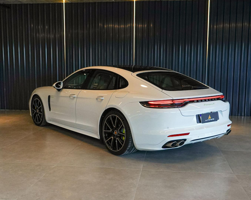 Foto do veículo PORSCHE PANAMERA 4 E-HYBRID 2023 10.479 KM 658.900,00