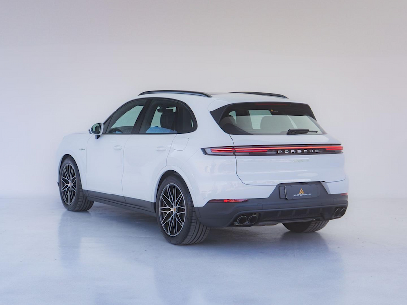Foto do veículo PORSCHE CAYENNE E-HYBRID 2024 3.900 KM 769.000,00