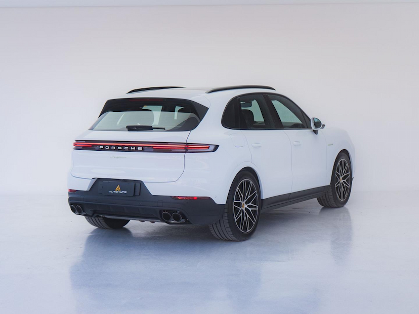 Foto do veículo PORSCHE CAYENNE E-HYBRID 2024 3.900 KM 769.000,00