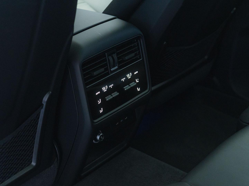 Foto do veículo PORSCHE CAYENNE E-HYBRID 2024 3.900 KM 769.000,00