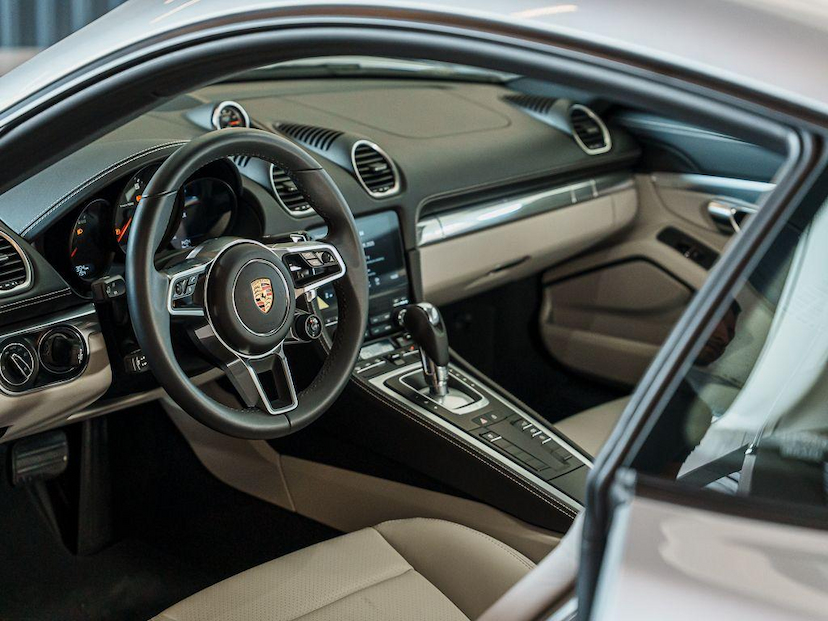 Foto do veículo PORSCHE CAYMAN CAYMAN 2024 354 KM 589.000,00