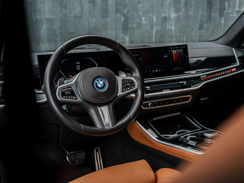 Foto do veículo BMW X5 50E M SPORT 2024 17.355 KM 628.500,00