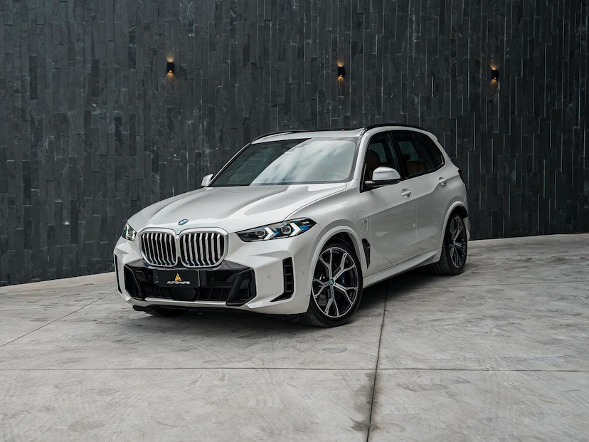 Foto do veículo BMW X5 50E M SPORT 2024 17.355 KM 628.500,00