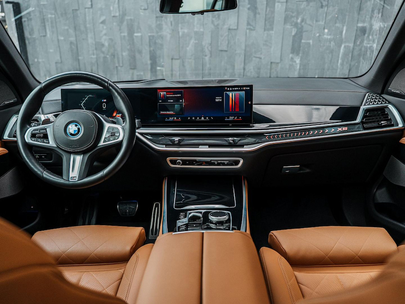 Foto do veículo BMW X5 50E M SPORT 2024 17.355 KM 628.500,00