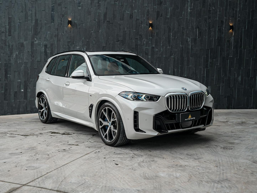 Foto do veículo BMW X5 50E M SPORT 2024 17.355 KM 628.500,00