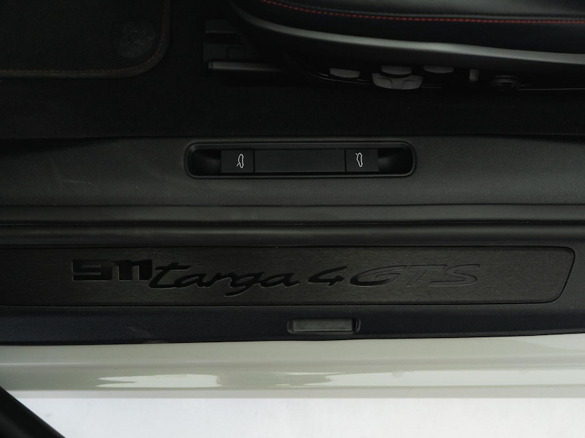 Foto do veículo PORSCHE 911 TARGA 4 GTS 2023 7.485 KM 1.129.000,00