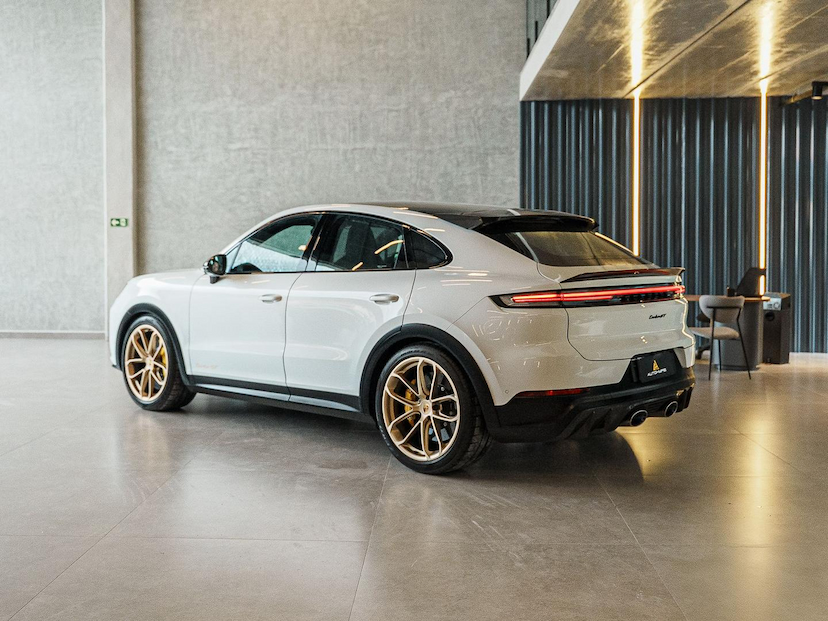Foto do veículo PORSCHE CAYENNE  GT CP 2024 5.618 KM 1.390.000,00