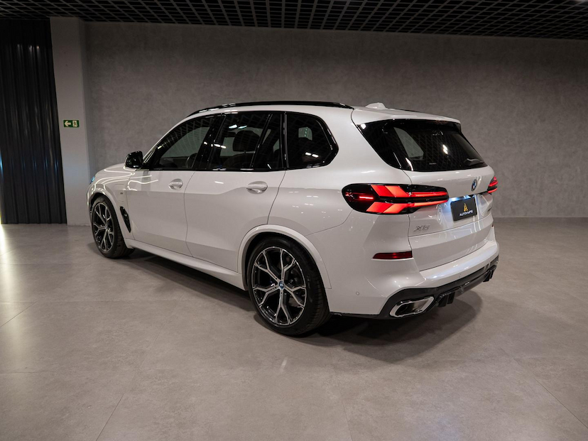 Foto do veículo BMW X5 XDRIVE 50E 3.0 M SPORT AUT. (HIBRIDO) 2024 17.535 KM 609.000,00