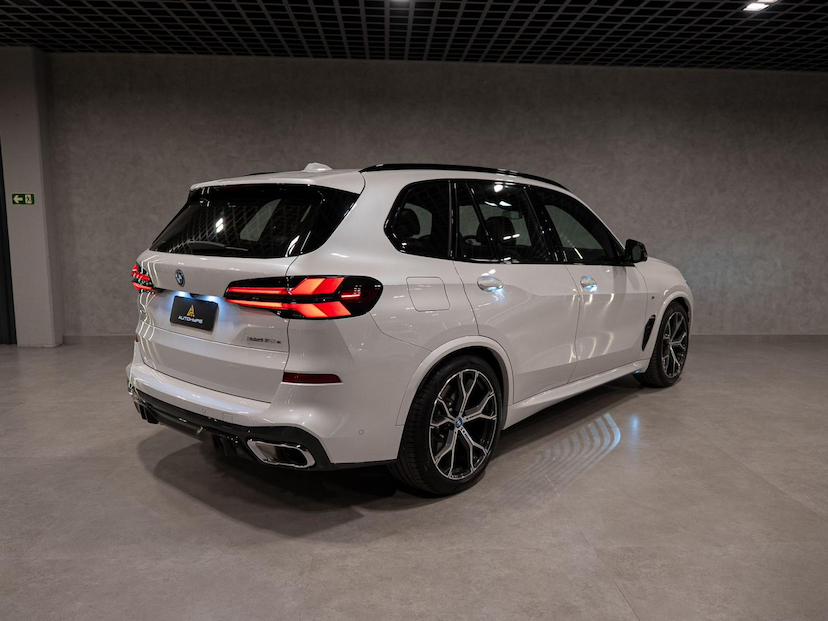 Foto do veículo BMW X5 XDRIVE 50E 3.0 M SPORT AUT. (HIBRIDO) 2024 17.535 KM 609.000,00