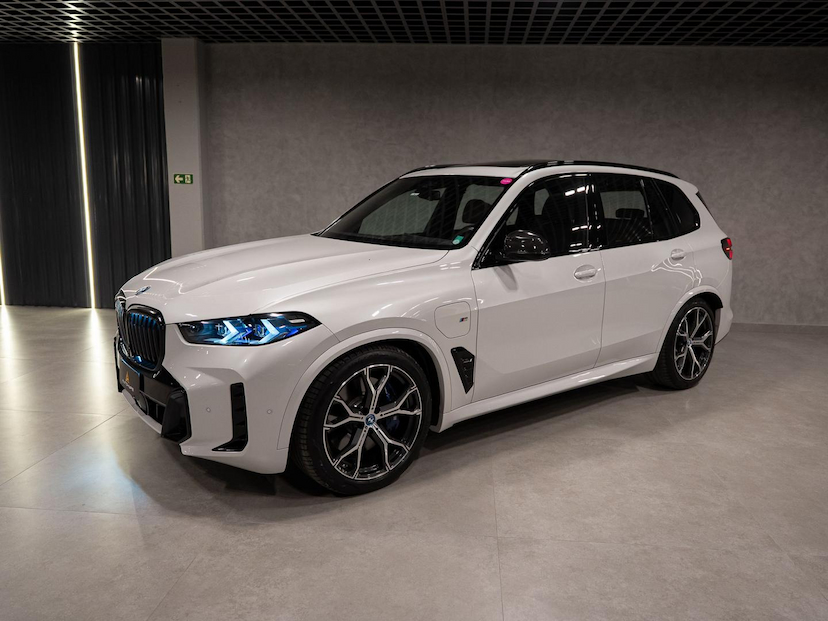 Foto do veículo BMW X5 XDRIVE 50E 3.0 M SPORT AUT. (HIBRIDO) 2024 17.535 KM 609.000,00