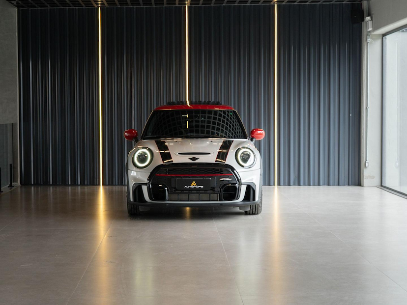 Foto do veículo MINI JOHN COOPER WORKS HATCH JCW 3P 2022 21.832 KM 209.000,00