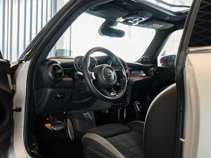 Foto do veículo MINI JOHN COOPER WORKS HATCH JCW 3P 2022 21.832 KM 209.000,00