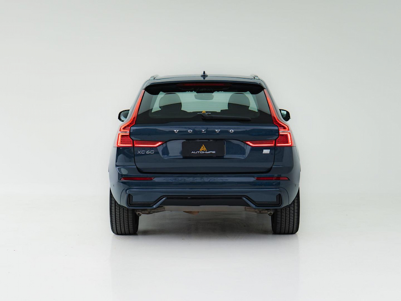 Foto do veículo VOLVO XC60 T8 ULTIMATE DARK 2023 29.758 KM 334.900,00