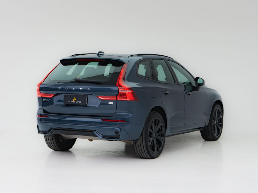 Foto do veículo VOLVO XC60 T8 ULTIMATE DARK 2023 29.758 KM 334.900,00