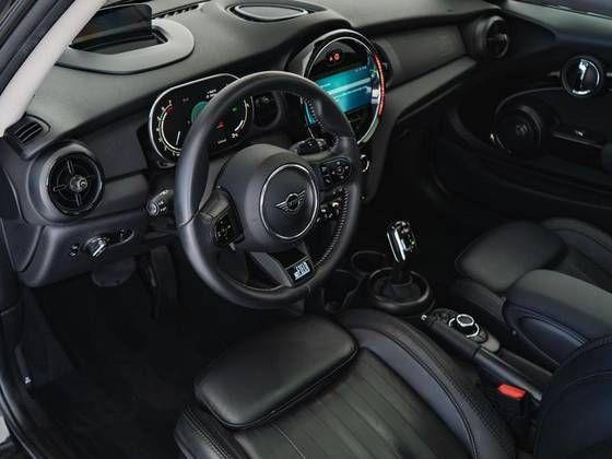 Foto do veículo MINI COOPER S MAY FIELD EDITION 2024 7.783 KM 219.000,00