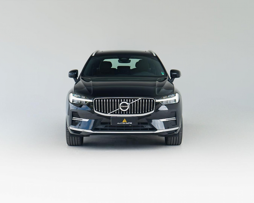 Foto do veículo VOLVO XC60  T8 PLUS 2024 20.458 KM 329.000,00