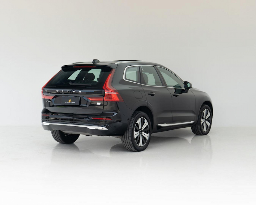 Foto do veículo VOLVO XC60  T8 PLUS 2024 20.458 KM 329.000,00