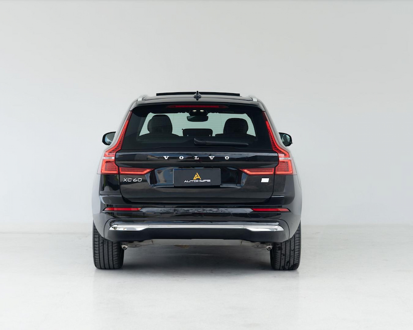 Foto do veículo VOLVO XC60  T8 PLUS 2024 20.458 KM 329.000,00