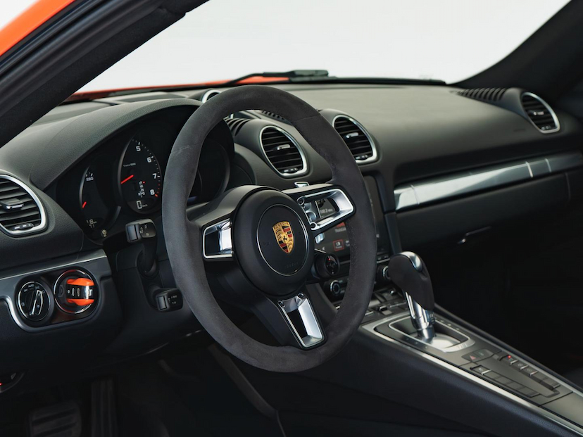 Foto do veículo PORSCHE 718 CAYMAN 2018 40.000 KM 399.000,00