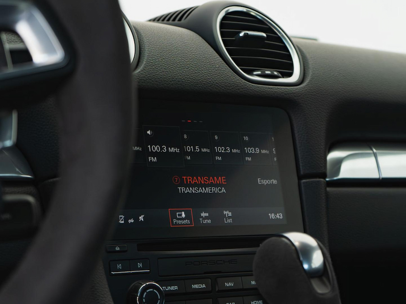 Foto do veículo PORSCHE 718 CAYMAN 2018 40.000 KM 399.000,00