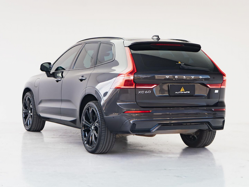 Foto do veículo VOLVO XC60 T8 ULTIMATE DARK 2024 29.421 KM 359.000,00