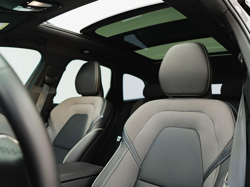 Foto do veículo VOLVO XC60 T8 ULTIMATE DARK 2024 29.421 KM 359.000,00