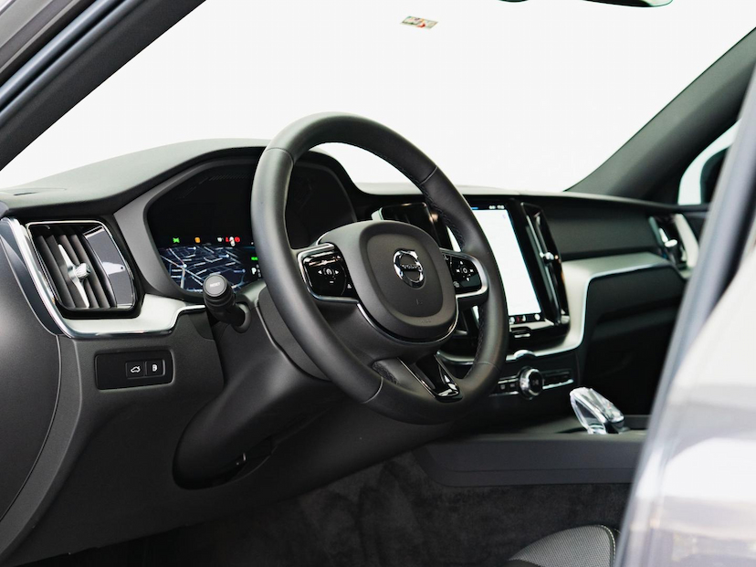 Foto do veículo VOLVO XC60 T8 ULTIMATE DARK 2024 29.421 KM 359.000,00