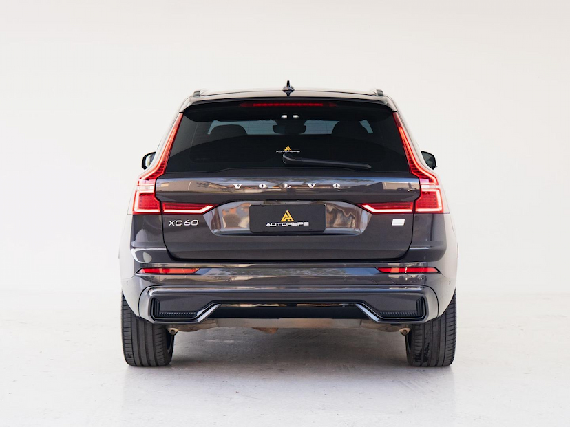 Foto do veículo VOLVO XC60 T8 ULTIMATE DARK 2024 29.421 KM 359.000,00