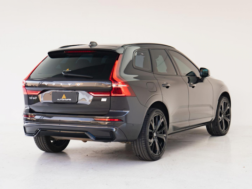 Foto do veículo VOLVO XC60 T8 ULTIMATE DARK 2024 29.421 KM 359.000,00