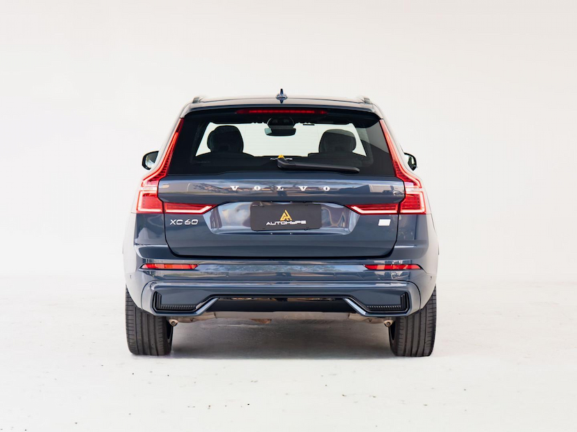 Foto do veículo VOLVO XC60 T8 ULTIMATE DARK 2024 29.051 KM 349.000,00