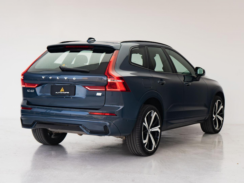 Foto do veículo VOLVO XC60 T8 ULTIMATE DARK 2024 29.051 KM 349.000,00