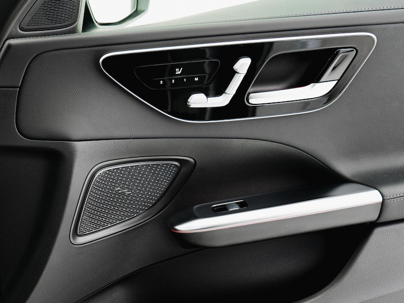 Foto do veículo MERCEDES-BENZ C 300 AMG LINE EQ BOOST 2022 22.823 KM 309.000,00