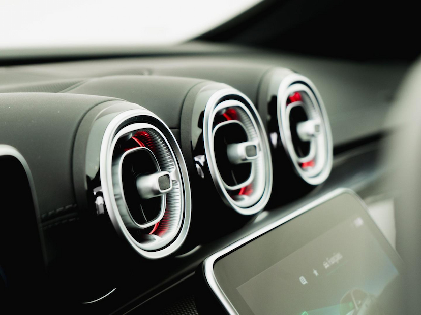 Foto do veículo MERCEDES-BENZ C 300 AMG LINE EQ BOOST 2022 22.823 KM 309.000,00
