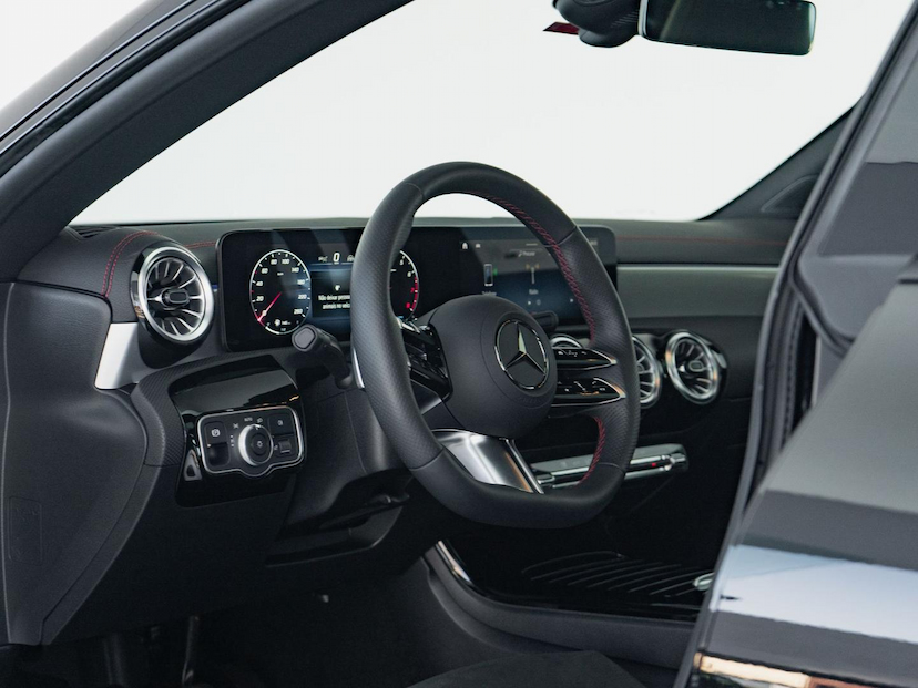 Foto do veículo MERCEDES-BENZ CLA 200 AMG LINE 2025 2.600 KM 289.000,00