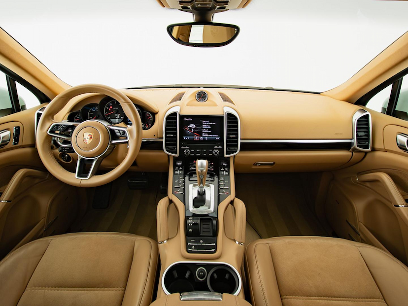 Foto do veículo PORSCHE CAYENNE  V6 2018 40.257 KM 249.000,00