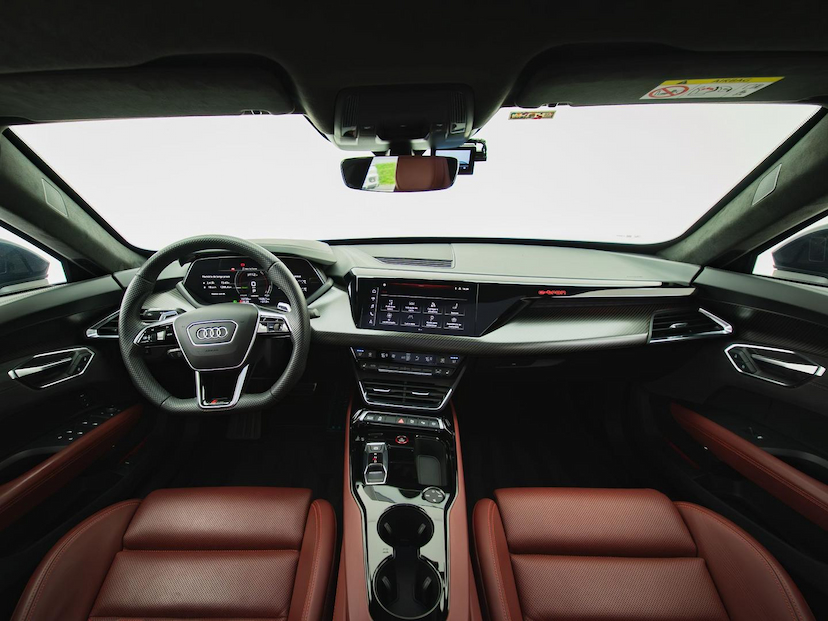 Foto do veículo AUDI E-TRON RS GT 2022 15.729 KM 499.000,00