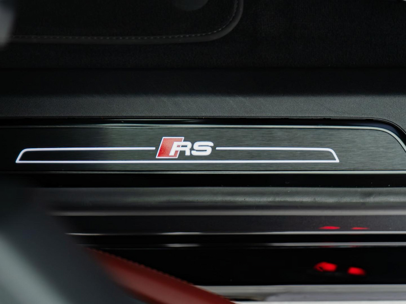 Foto do veículo AUDI E-TRON RS GT 2022 15.729 KM 499.000,00