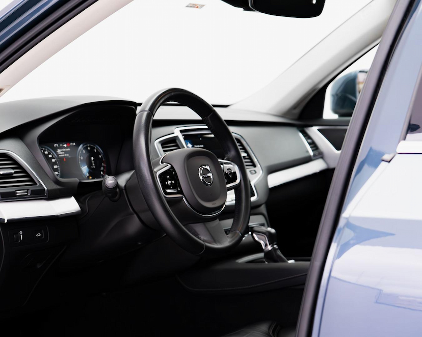 Foto do veículo VOLVO XC90  T6 MOMENTUM 2020 82.500 KM 199.000,00