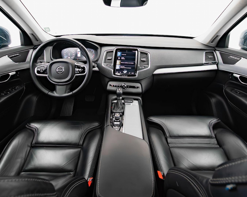 Foto do veículo VOLVO XC90  T6 MOMENTUM 2020 82.500 KM 199.000,00
