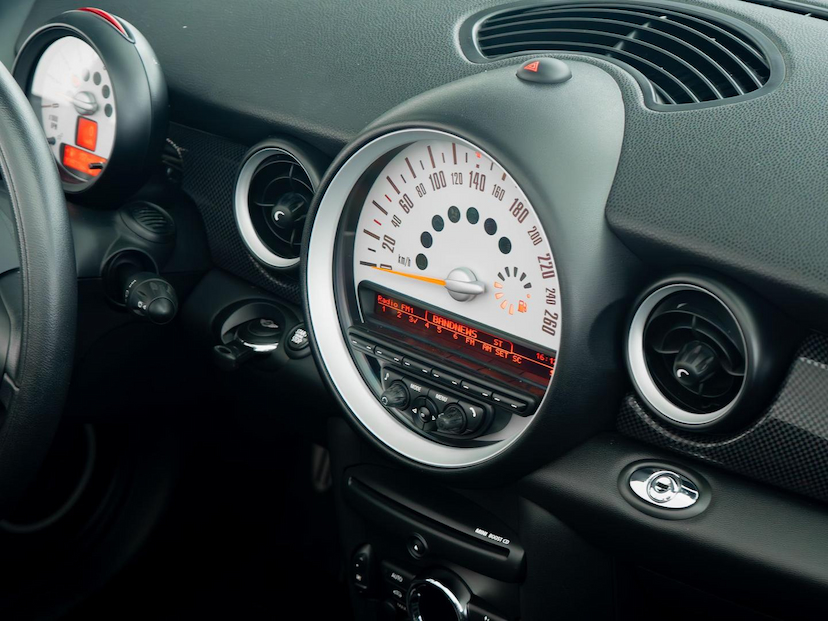Foto do veículo MINI COOPER S CABRIO 2013 51.440 KM 99.500,00