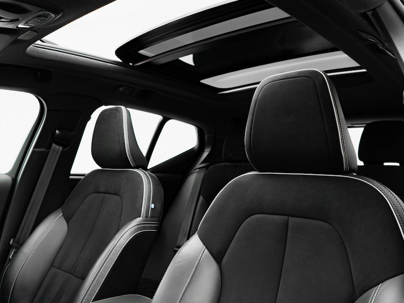Foto do veículo VOLVO XC40 T5 R-DESIGN 2021 53.765 KM 179.500,00