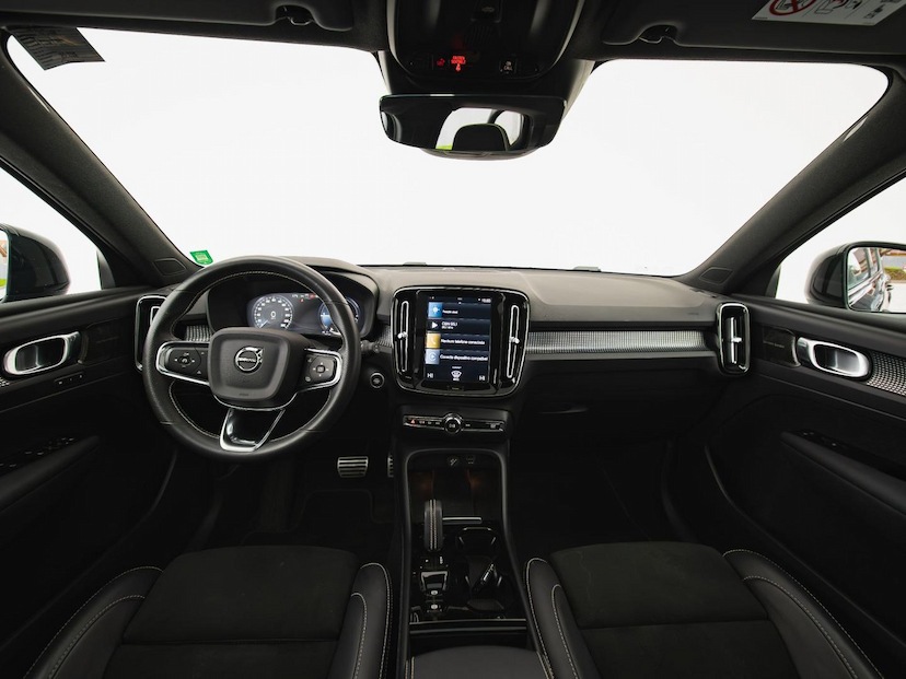Foto do veículo VOLVO XC40 T5 R-DESIGN 2021 53.765 KM 179.500,00