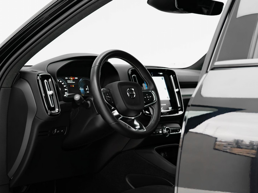 Foto do veículo VOLVO XC40 T5 R-DESIGN 2021 53.765 KM 179.500,00