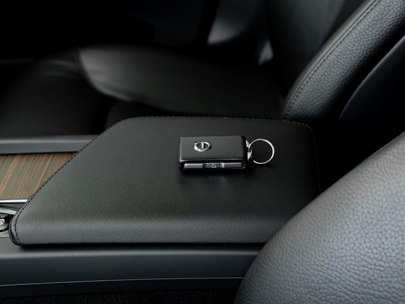 Foto do veículo VOLVO XC60  T8 PLUS 2023 49.500 KM 269.000,00
