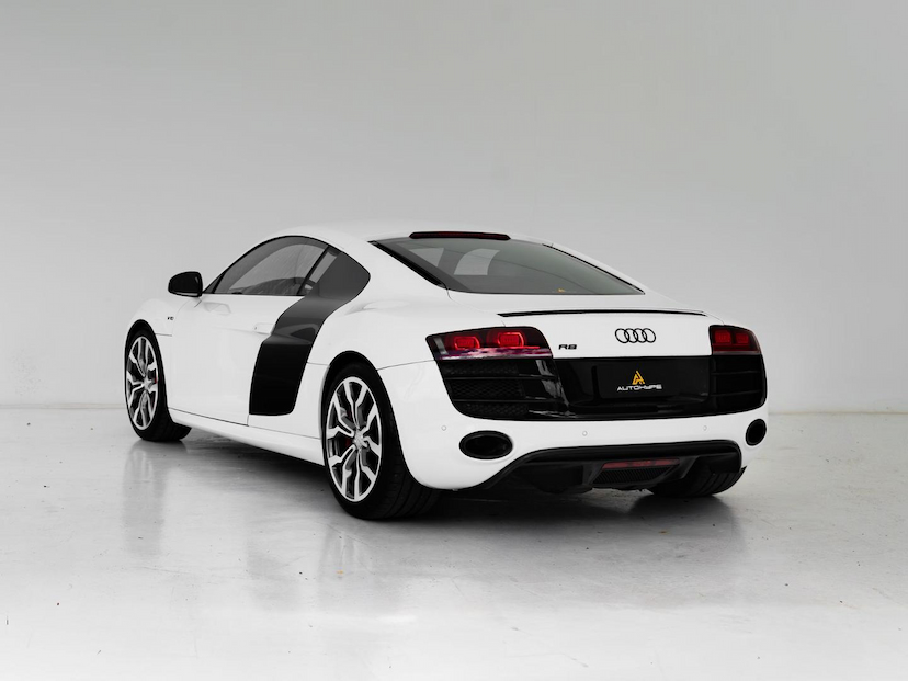 Foto do veículo AUDI R8  5.2 V10 FSI 2012 41.235 KM 629.000,00