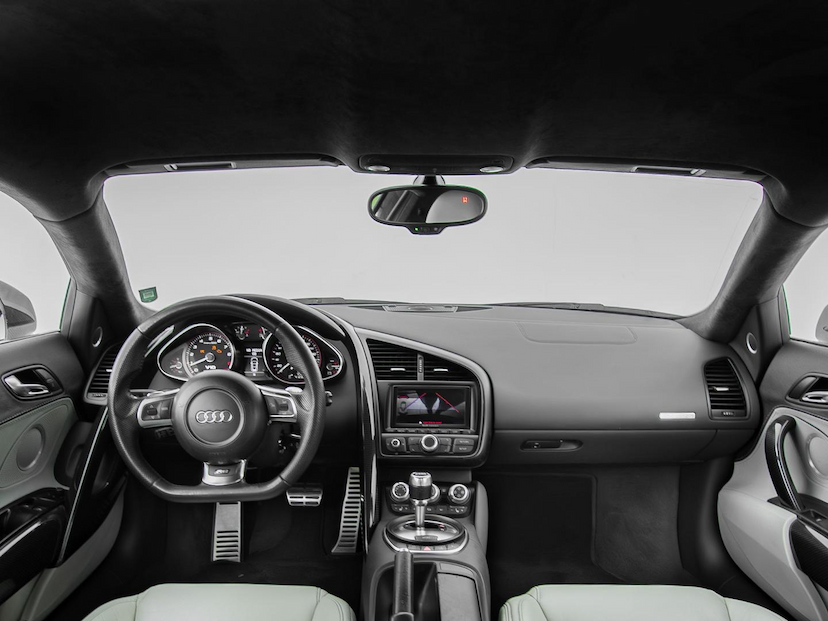 Foto do veículo AUDI R8  5.2 V10 FSI 2012 41.235 KM 629.000,00