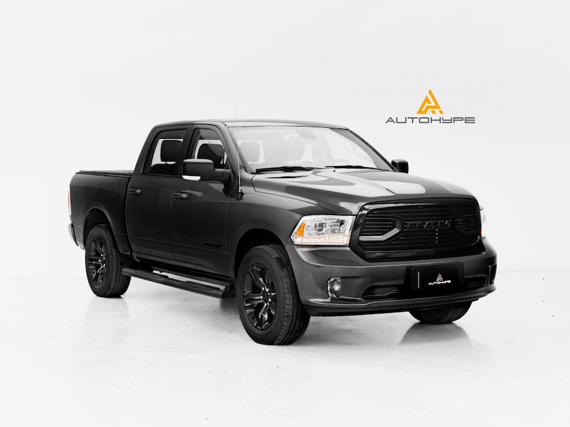 Foto do veículo RAM CLASSIC  LARAMIE NIGHT ED. 5.7 4X4 AUT. 2023 56.350 KM 265.500,00