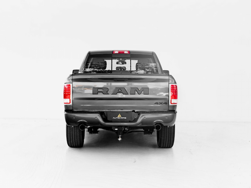 Foto do veículo RAM CLASSIC  LARAMIE NIGHT ED. 5.7 4X4 AUT. 2023 56.350 KM 265.500,00